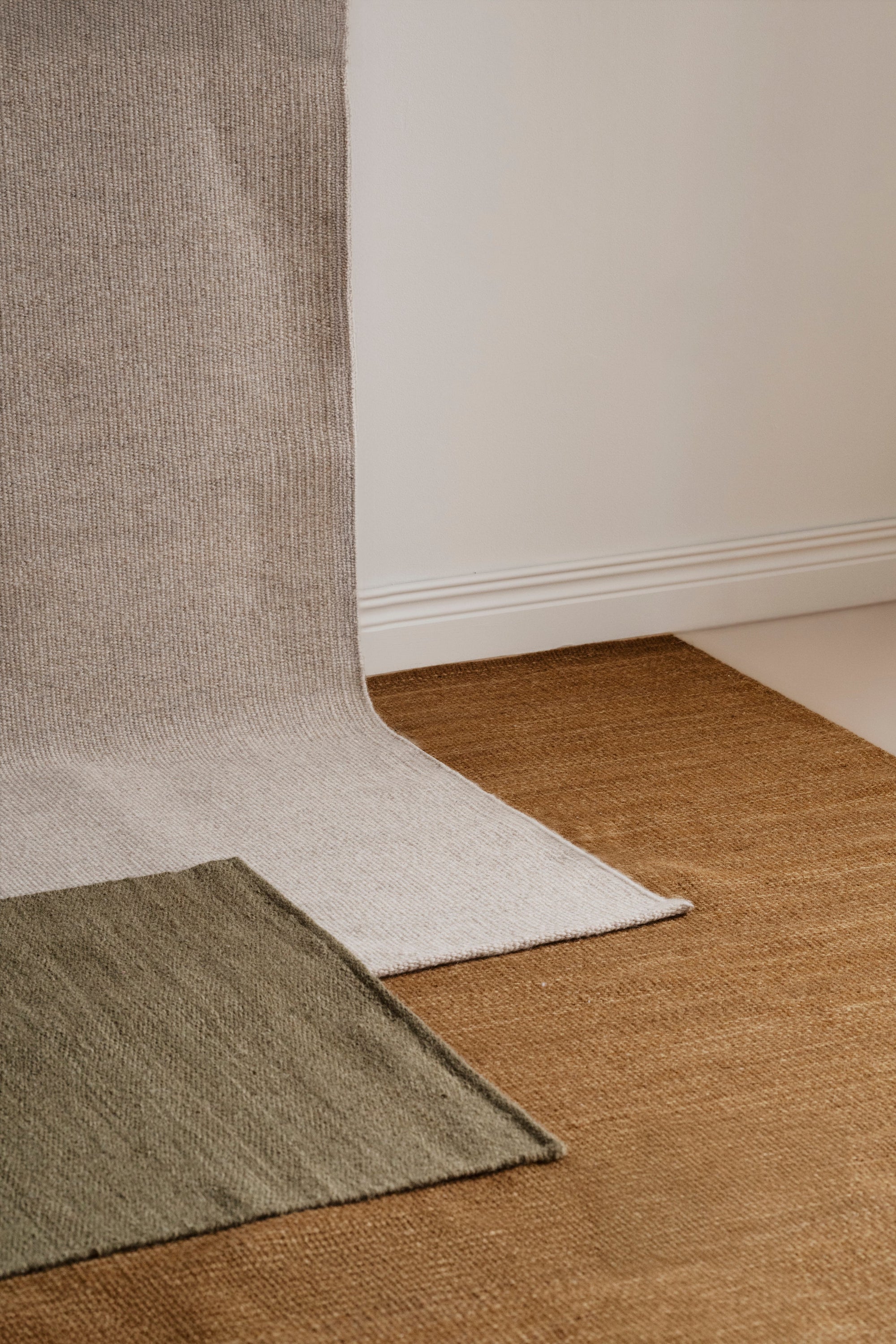 Moorfields Wool Rug 240 x 340 cm – Saffron Yellow – 3