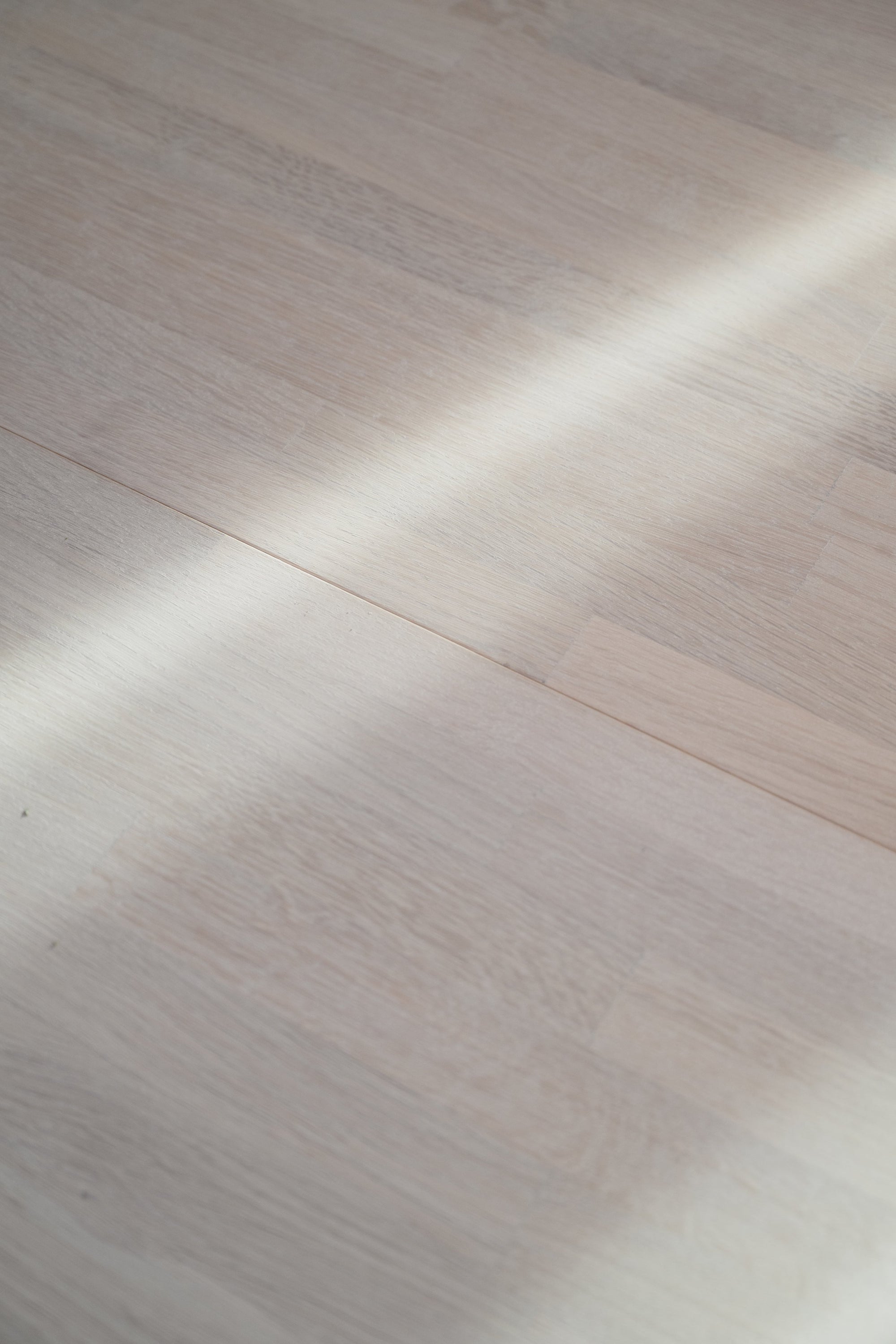 Clapperton Round Extendable Dining Table 140 cm – Whitewash Oak – 6