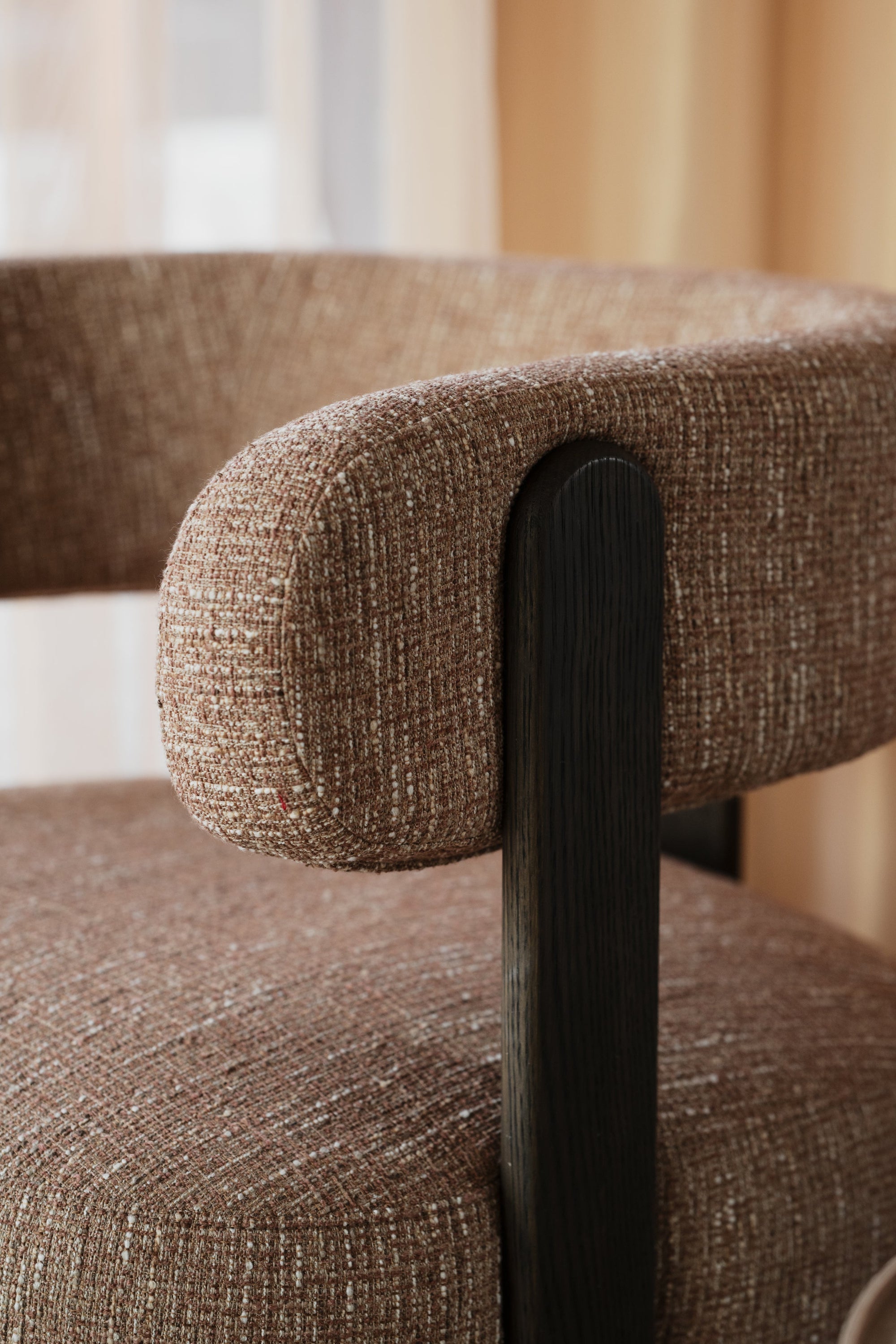 Jenison Lounge Chair – Amber / Brown Oak – 4