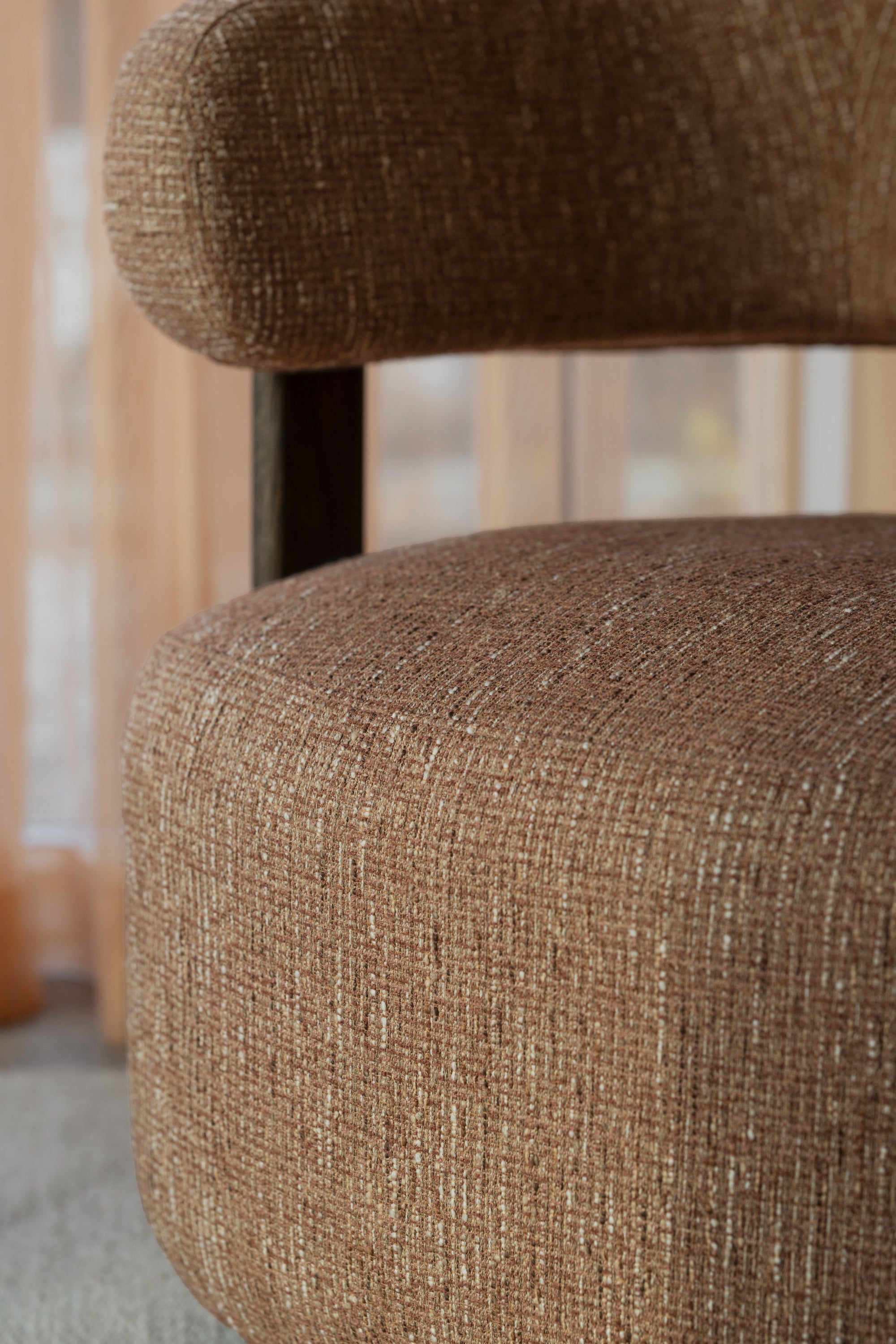 Jenison Lounge Chair – Amber / Brown Oak – 5