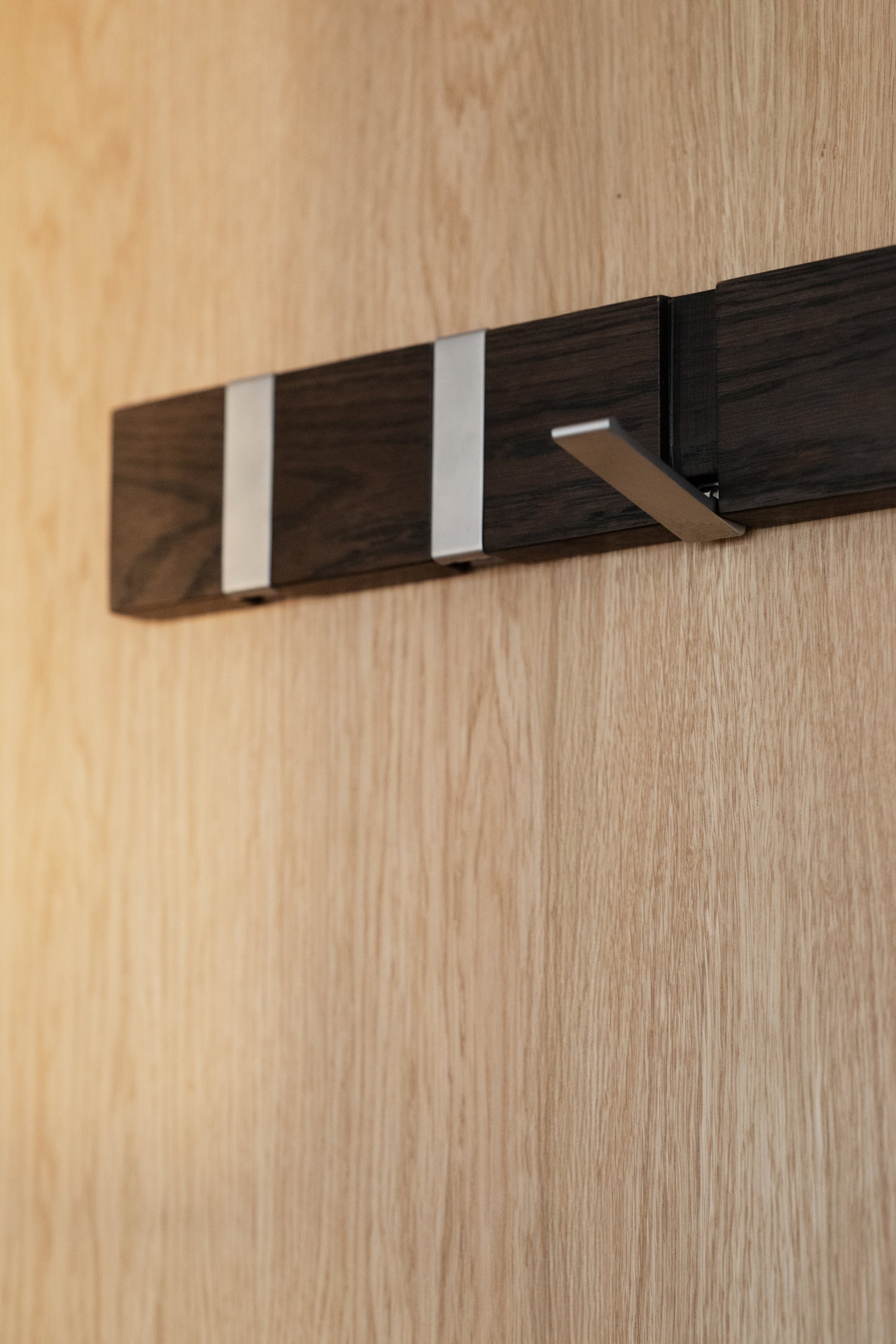 Confetti Hook Rail 70 cm – Brown Oak – 3