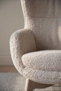 Dunbrody Lounge Chair with Footstool – Light Beige Faux Sheepskin / Whitewash Oak – 3