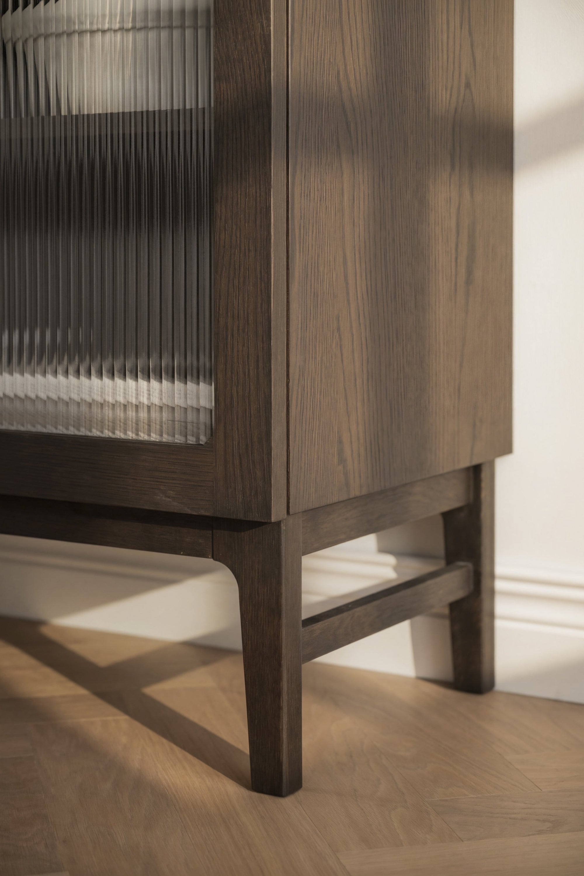 Meadowbrook Display Cabinet 95 x 203 cm – Brown Oak – 4