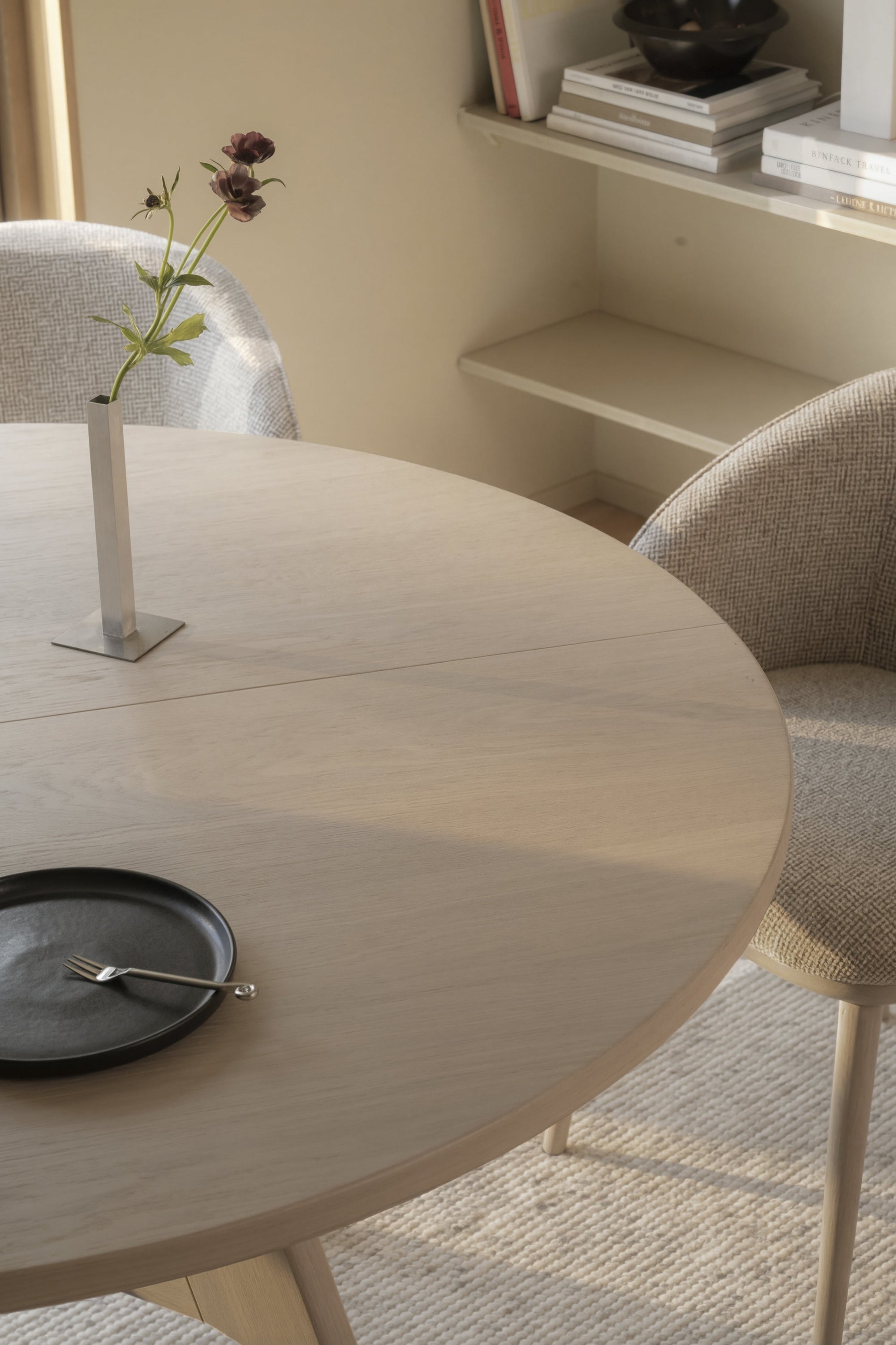 Stockbridge Round Extendable Dining Table 130 cm – Whitewash Oak – 6