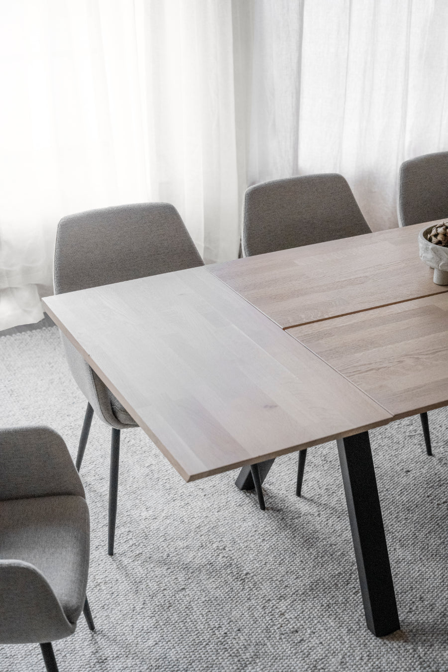 CARRADALE Esstisch mit V-Bein, 220 bis 320 cm