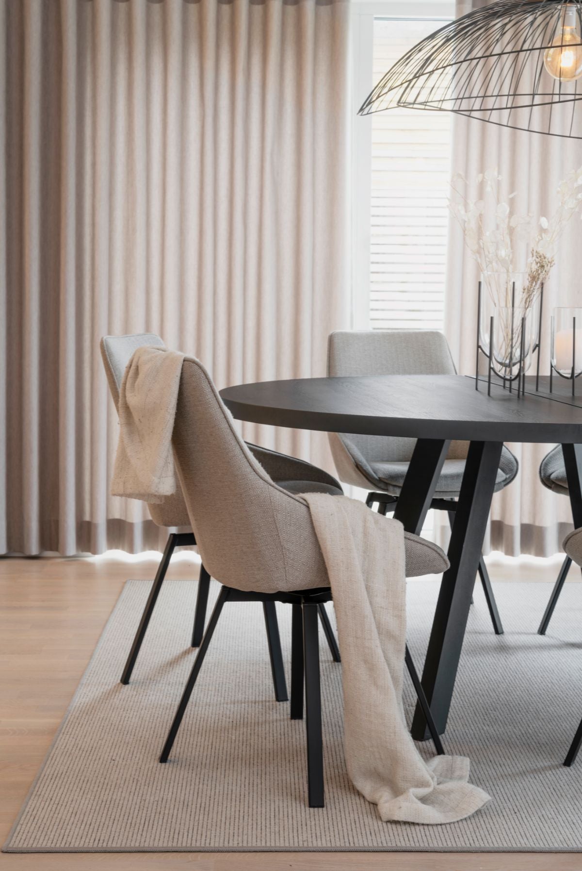 FRED Runder Tisch aus schwarzer Esche, 160 cm