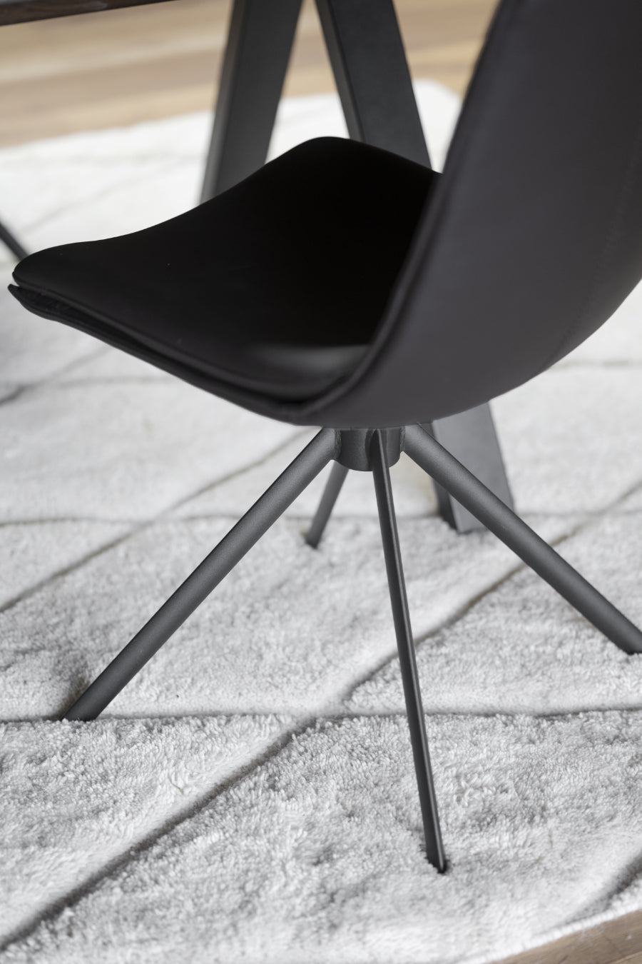LOWELL Set mit 2 Drehstühlen aus Leder