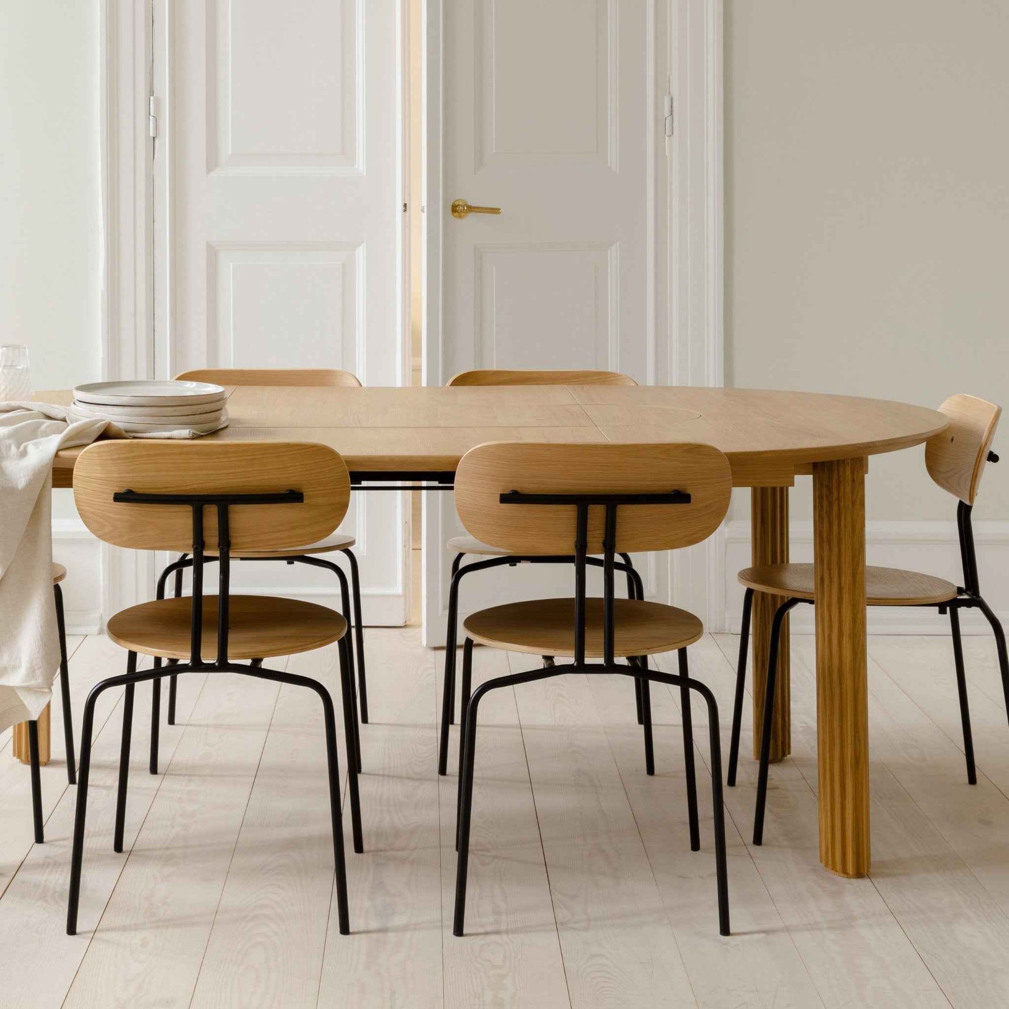 COMFORT CIRCLE EXTENDABLE Dining Table