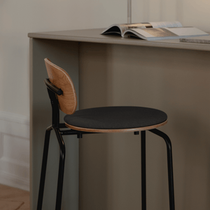 CURIOUS Bar Stool