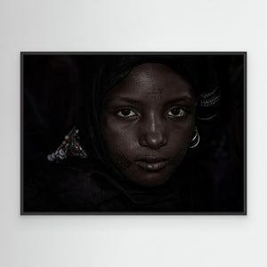 Girl watching the gerewol festival-I - Niger by Joxe Inazio Kuesta Garmendia