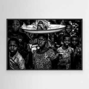 Selling in a market - Benin by Joxe Inazio Kuesta Garmendia