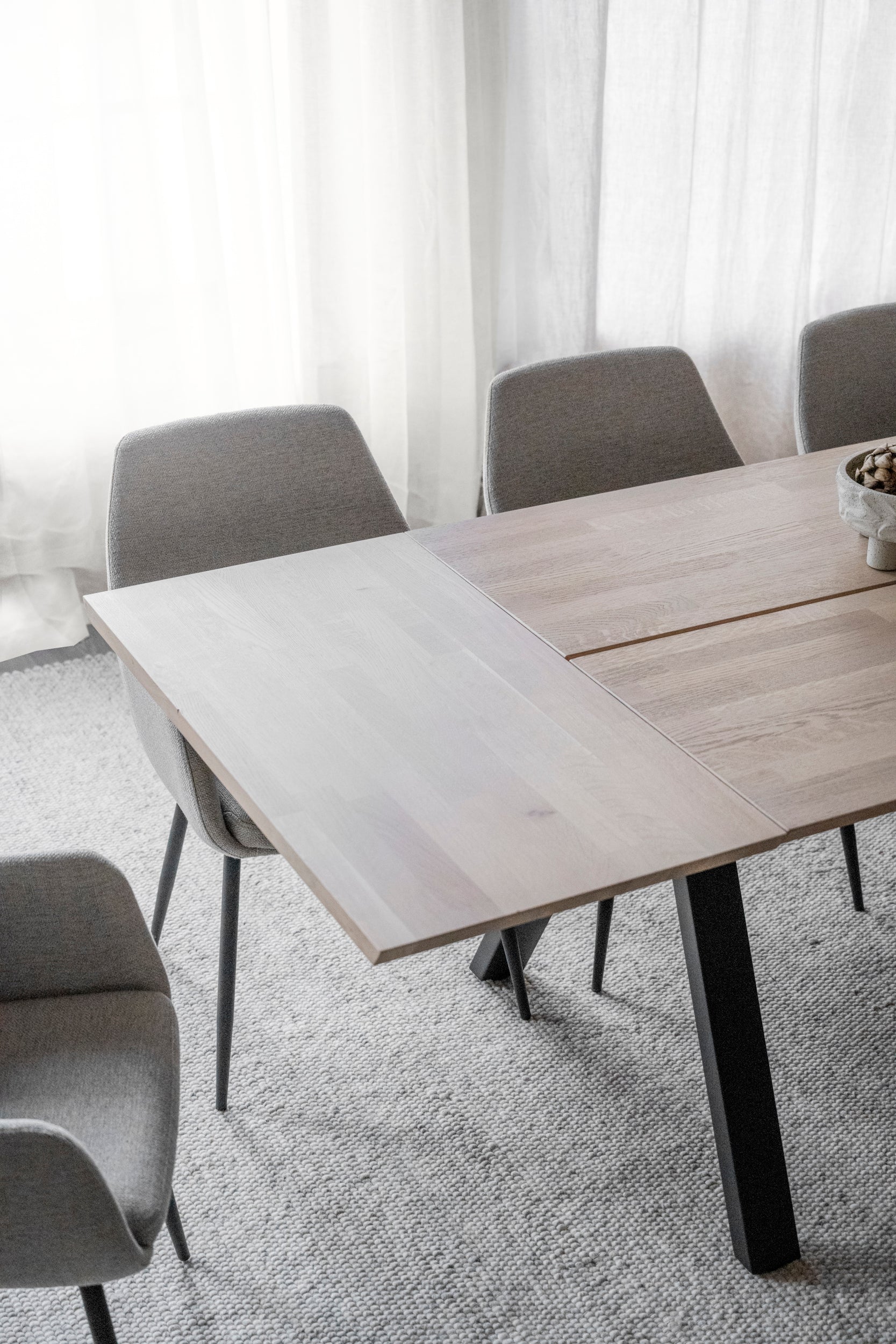 CARRADALE A-Leg Table 170 to 270 CM – room setting