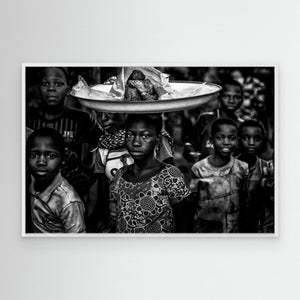 Selling in a market - Benin by Joxe Inazio Kuesta Garmendia