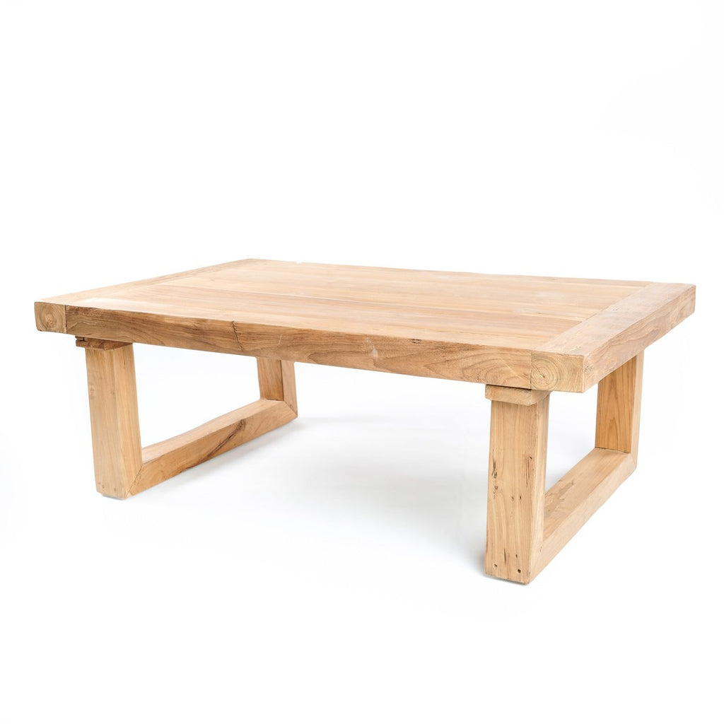 Der Couchtisch aus wiederverwertetem Teakholz - Natur