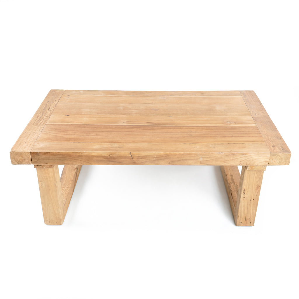 Der Couchtisch aus wiederverwertetem Teakholz - Natur
