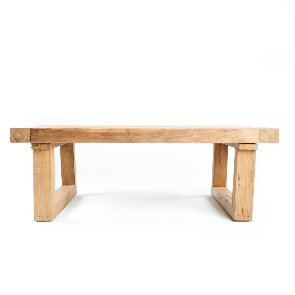 Der Couchtisch aus wiederverwertetem Teakholz - Natur