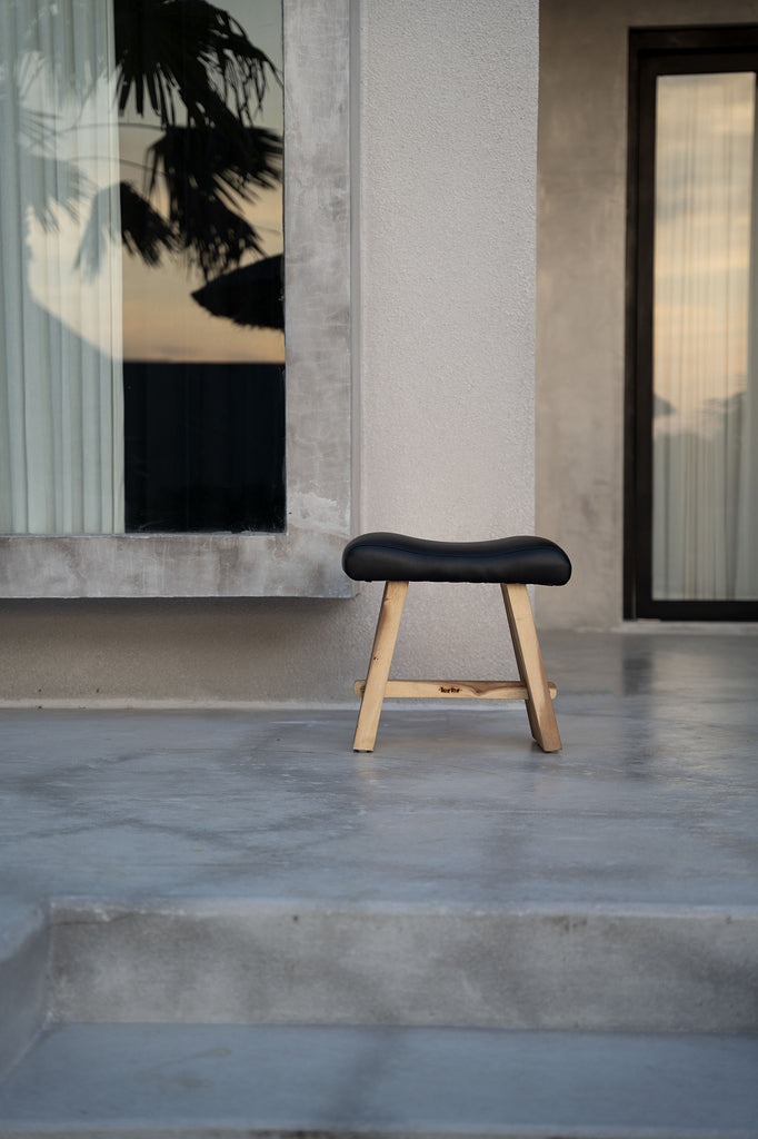 The Suar Stool with Leather - Natural Black