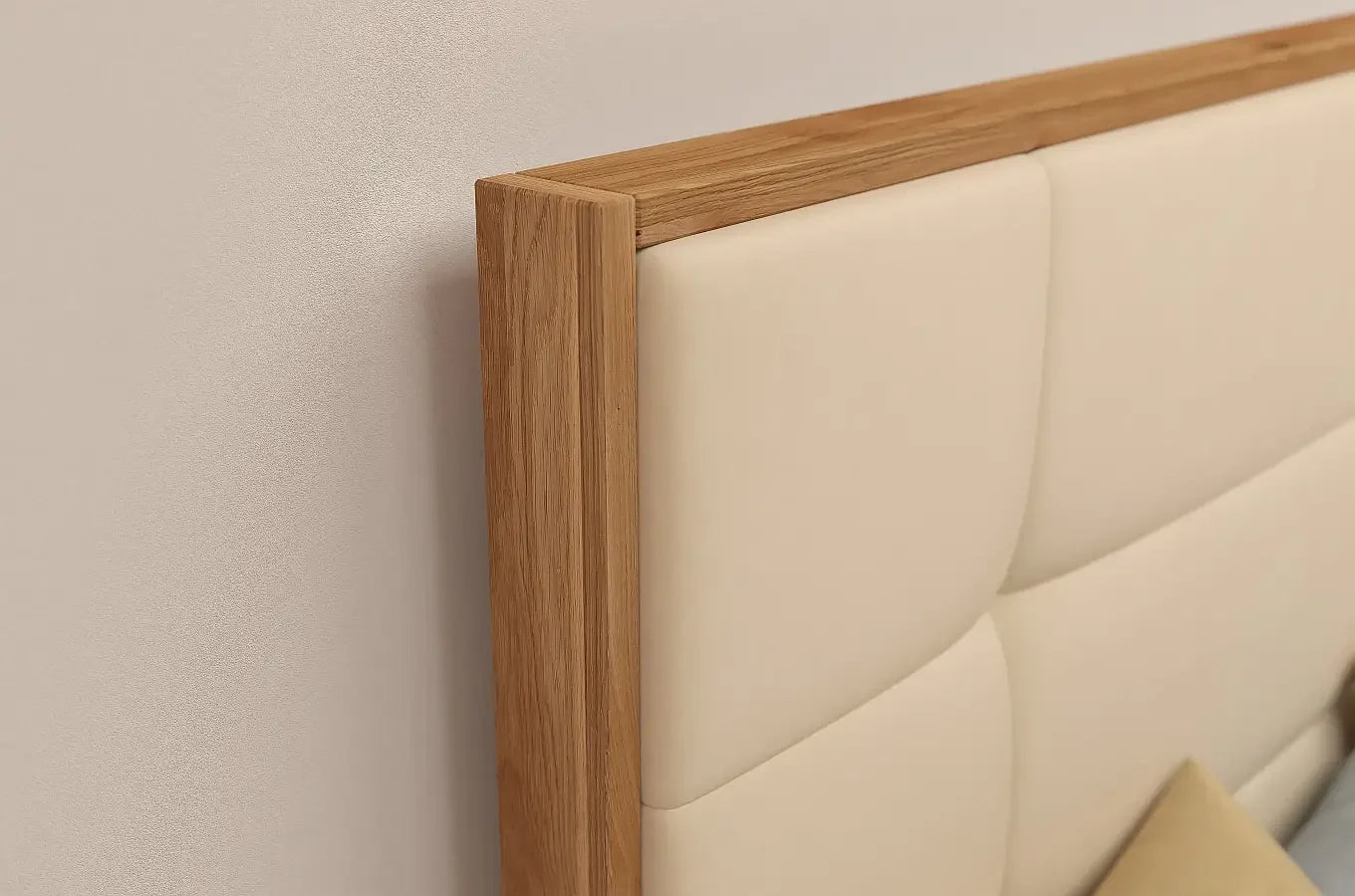 FRIDA Oak Bed