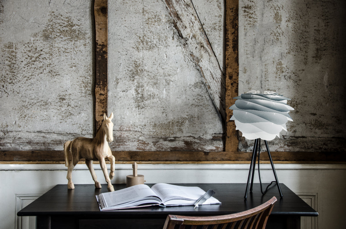 CARMINA Nebelgraue Tischlampe