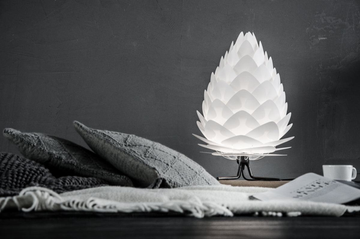 CONIA Weiße Tischlampe