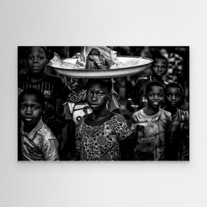Selling in a market - Benin by Joxe Inazio Kuesta Garmendia