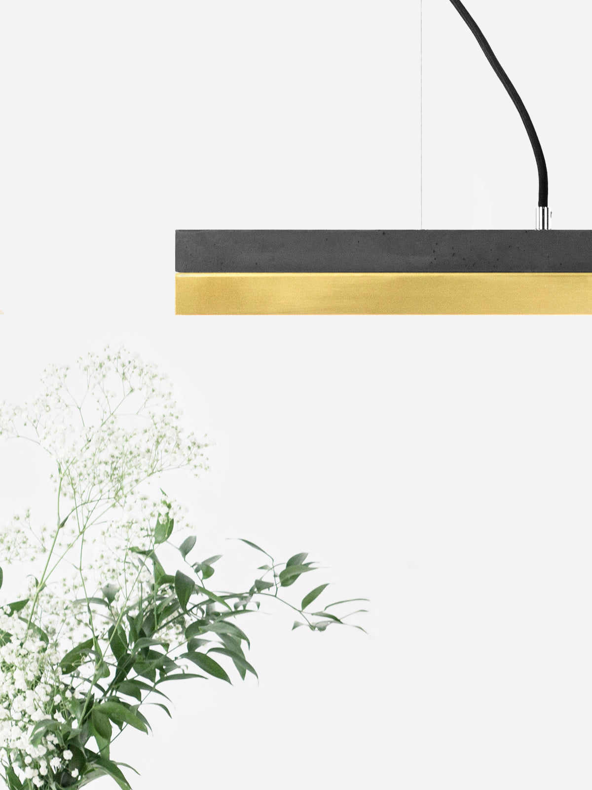 [C2] Kleine LED-Anhänger aus Beton und Messing, 92 cm