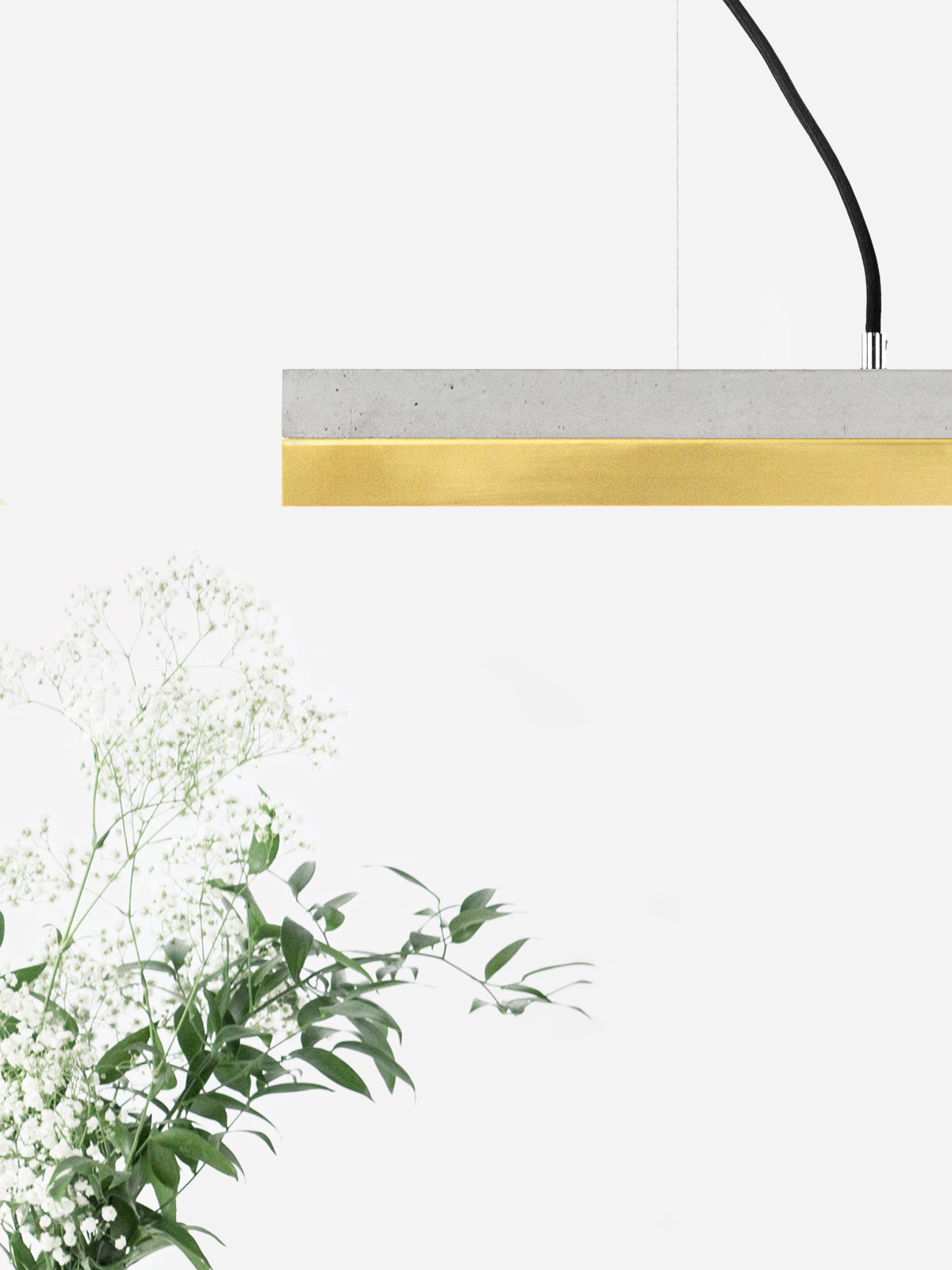 [C2] Kleine LED-Anhänger aus Beton und Messing, 92 cm