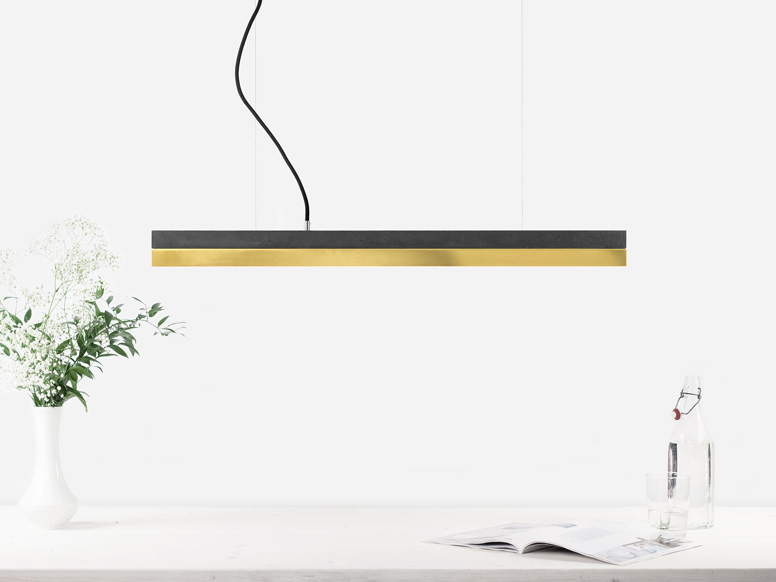 [C2] Kleine LED-Anhänger aus Beton und Messing, 92 cm
