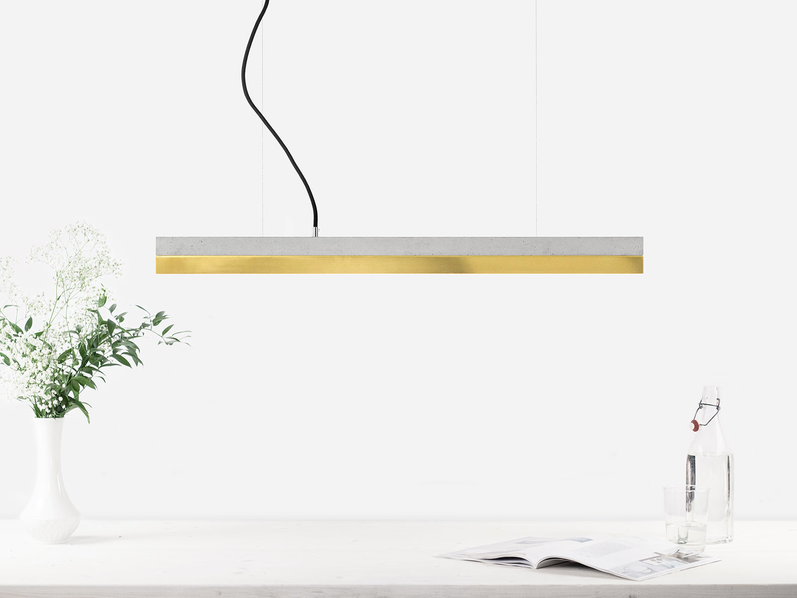 [C2] Kleine LED-Anhänger aus Beton und Messing, 92 cm