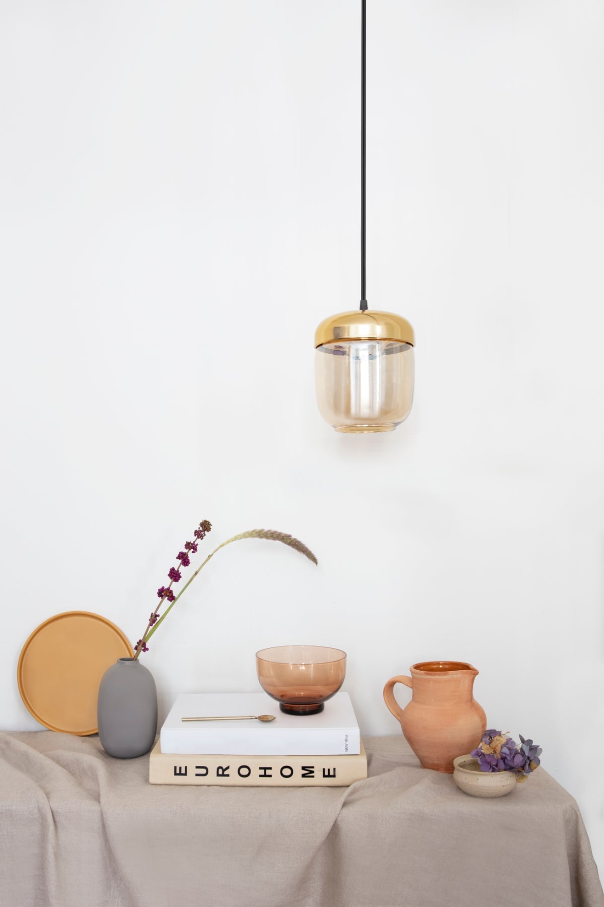 ACORN Pendelleuchte aus bernsteinfarbenem Messing